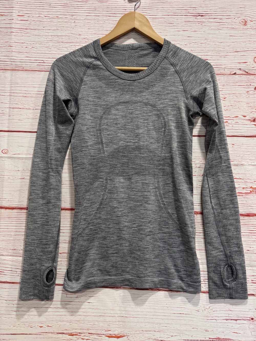 Lululemon Swiftly Tech Long Sleeve Crew in Slate / White Sz 4